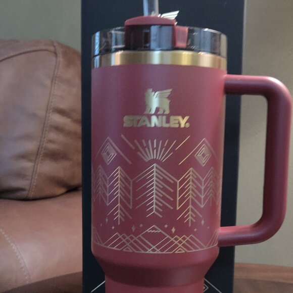 Stanley Winterscape Quencher H2.0 Flowstate 40 oz NEW IN BOX Cranberry - Picture 3 of 6